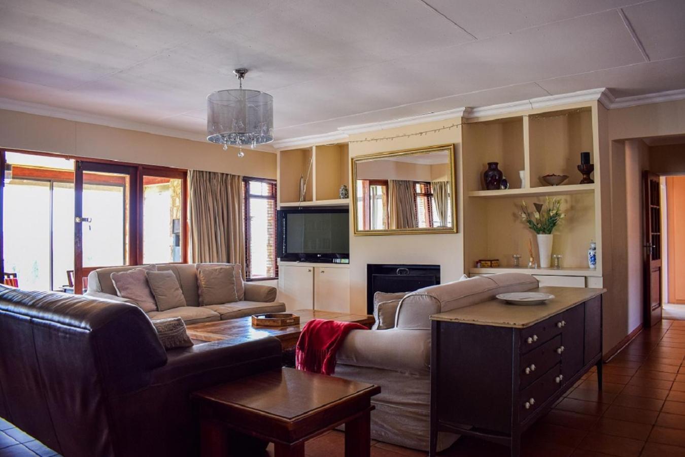 Berryfields Apartment Дълстроом Екстериор снимка